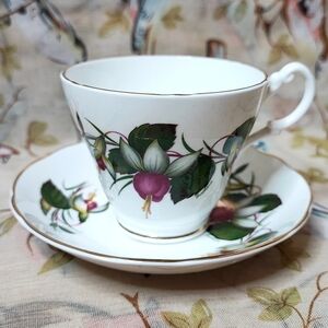 Fuchsia Pattern Vintage Tea Party Royal Stuart Teacup & Saucer  EUC High Tea